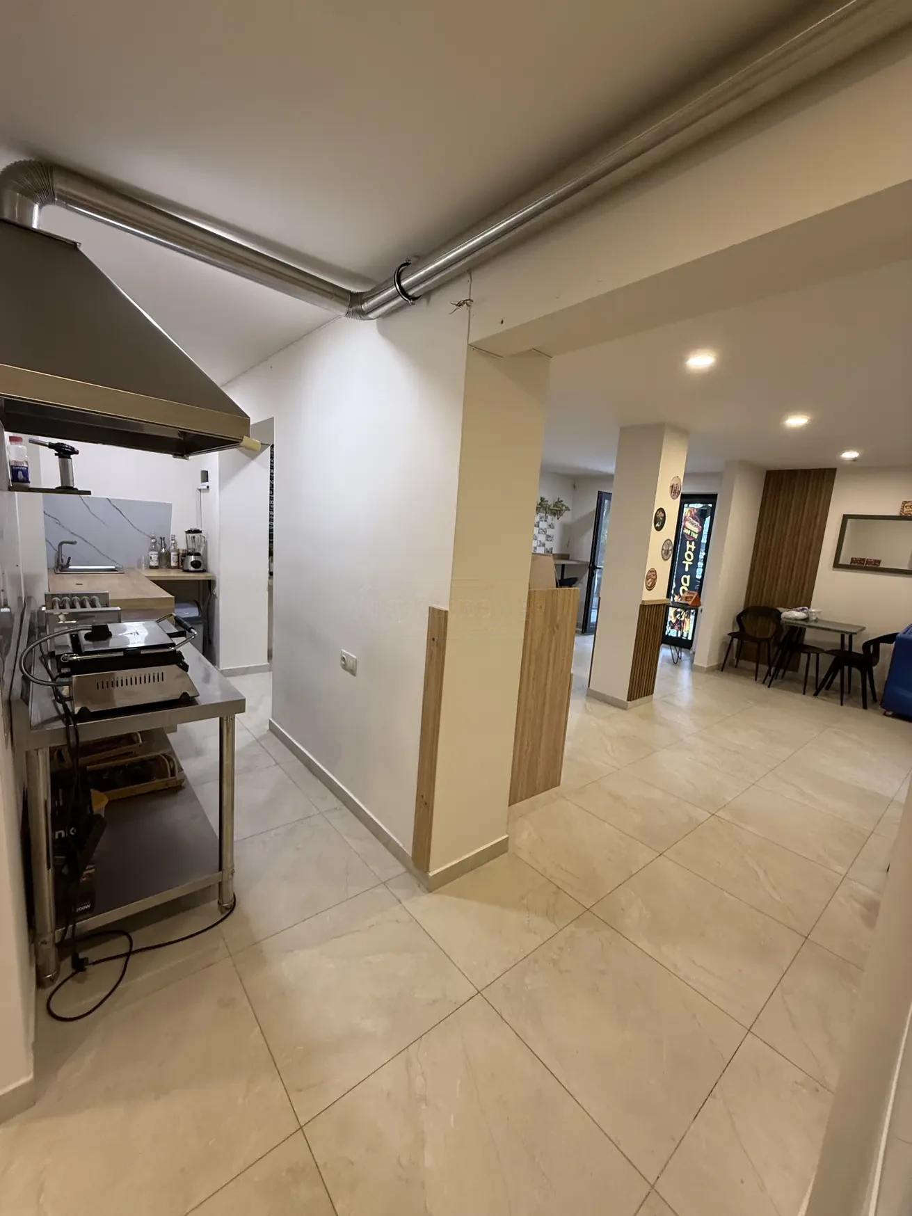 commercial space for rent on Kazbegi Avenue 47b, Saburtalo, Tbilisi — kitchen with extractor hood and equipment