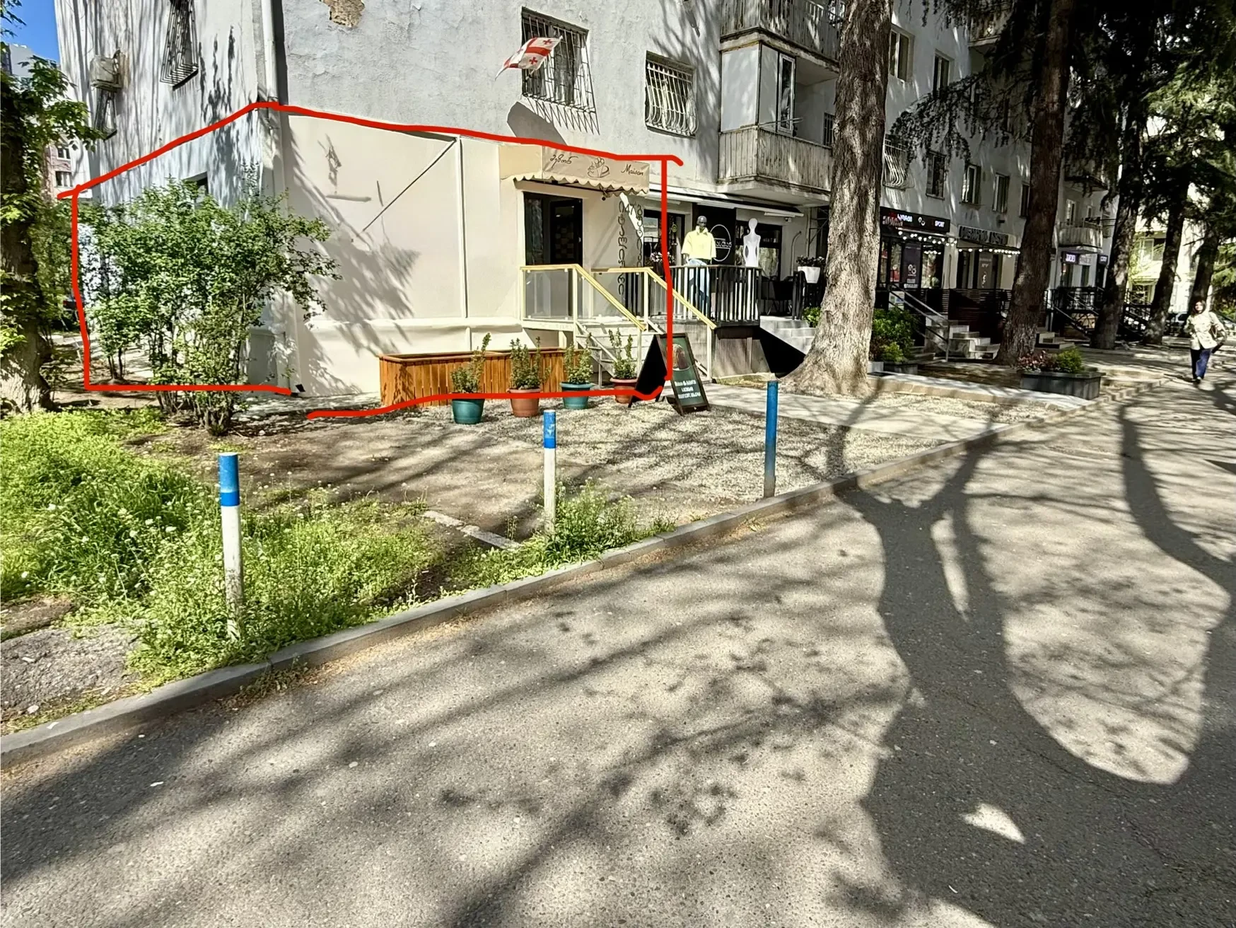 commercial space for rent on Kazbegi Avenue 47b, Saburtalo, Tbilisi — street view with the unit location next to City Mall