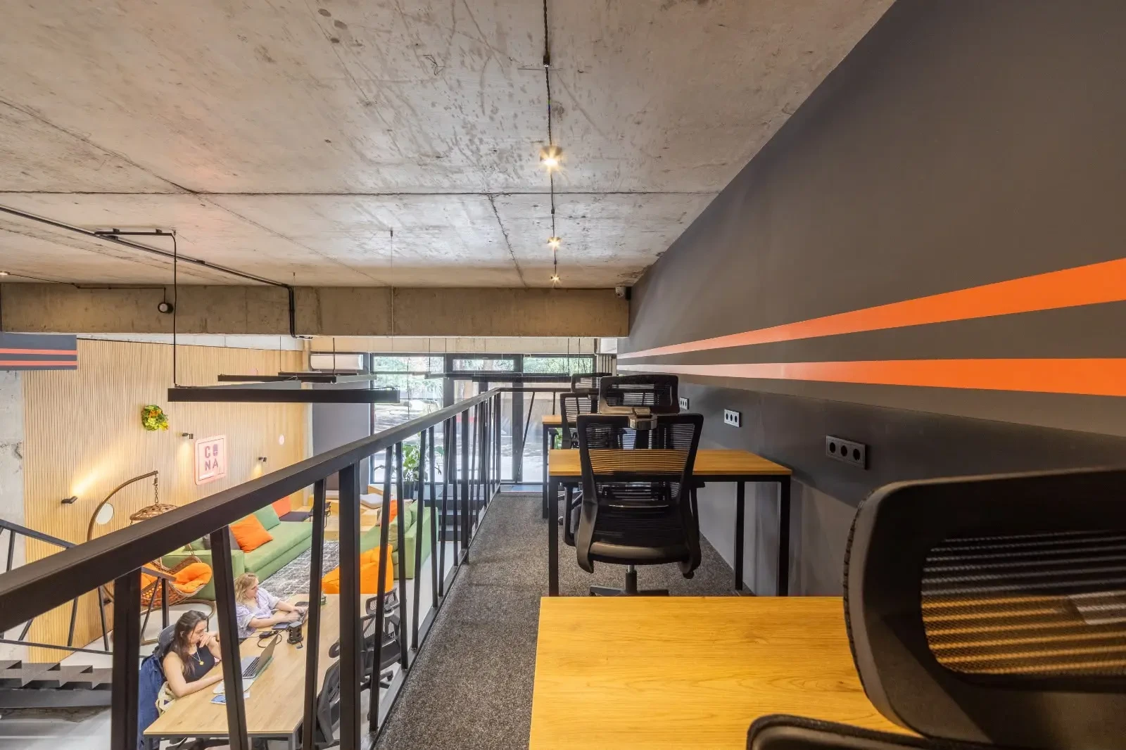 office space for rent on Politkovskaya Street (Jikia), Saburtalo, Tbilisi — private focus booth with desk