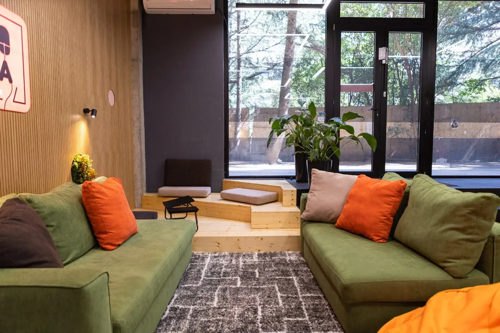 office space for rent on Politkovskaya Street (Jikia), Saburtalo, Tbilisi — lounge seating by the glass entrance