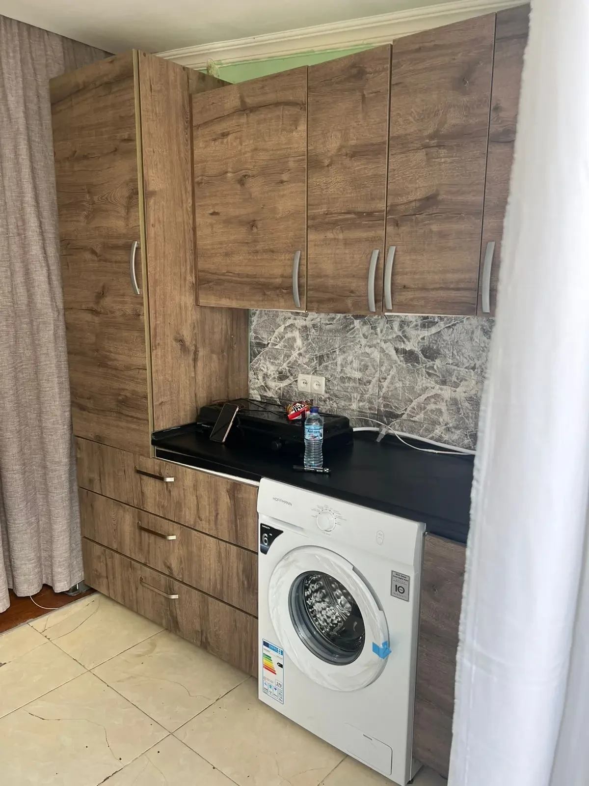 2-room apartment for rent on Javakhishvili Street, Chugureti, Tbilisi — kitchen cabinets with washing machine