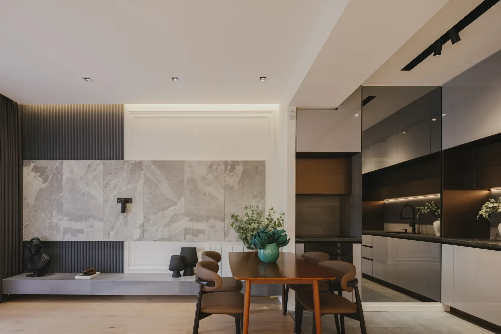 2-room apartment for sale on Politkovskaya Street 46, Saburtalo, Tbilisi — living room feature wall with marble panel and dining area