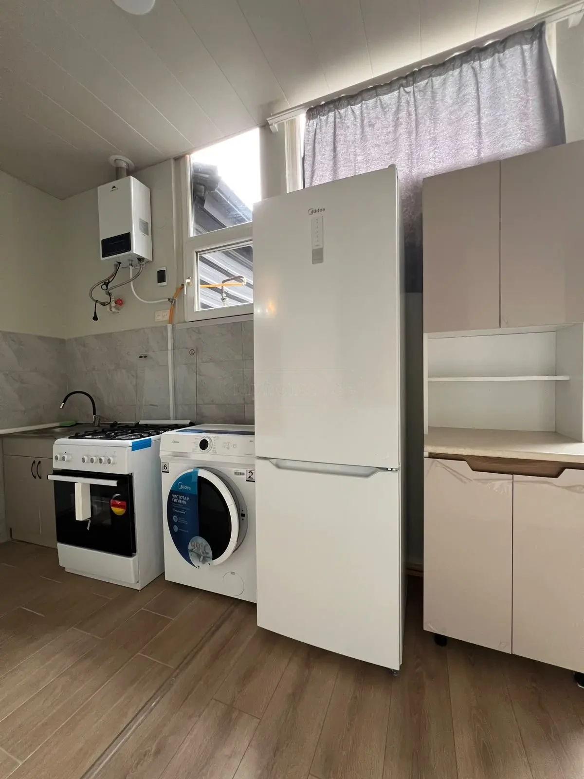 3-room apartment for rent on Tkviavi Street, Chugureti, Tbilisi — kitchen with new appliances