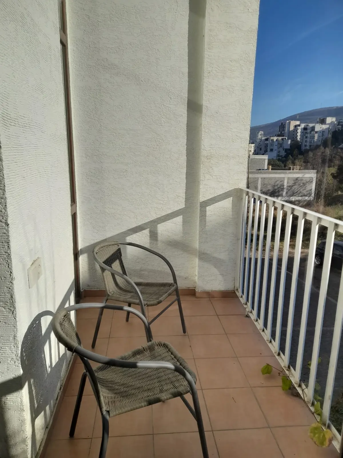 3-room apartment for rent on Tskneti Highway, Bagebi, Tbilisi — balcony with seating