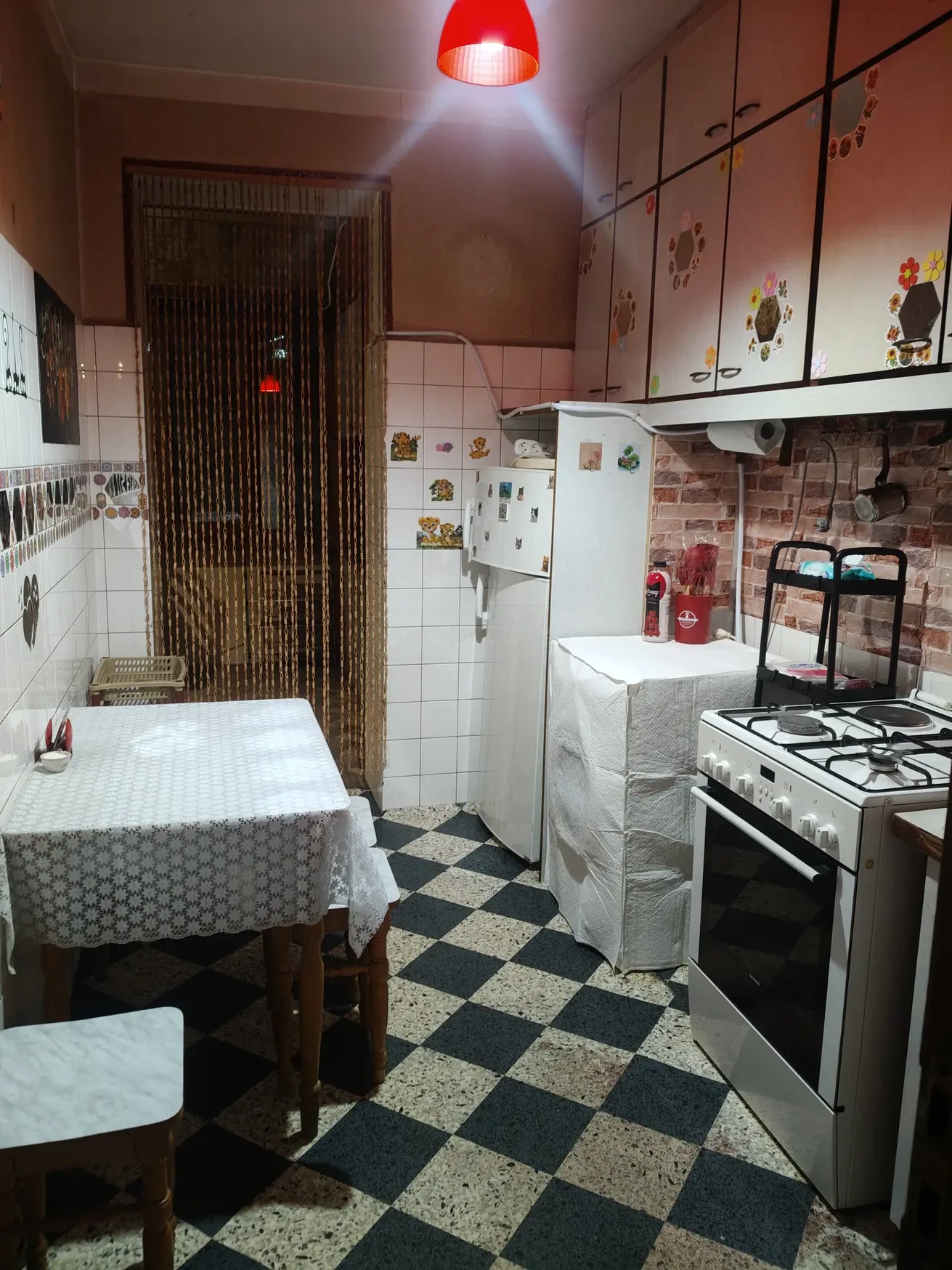 3-room apartment for rent on Tskneti Street, Vake, Tbilisi — kitchen with gas stove and dining table